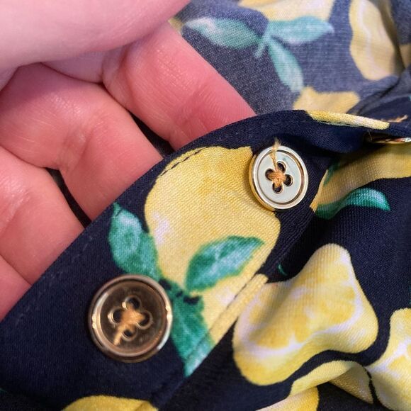 Jones NY fresh lemon print stretchy V neck button up top w/ cute collar runs big - Picture 8 of 11